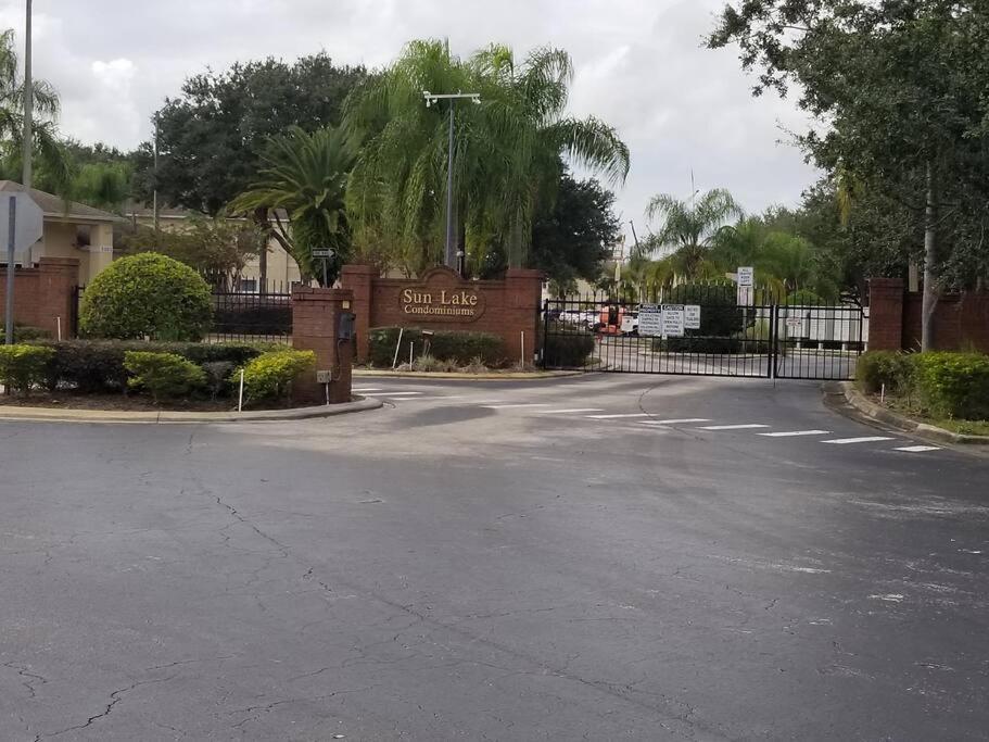 Affordable 3 Miles From And Golf! Orlando