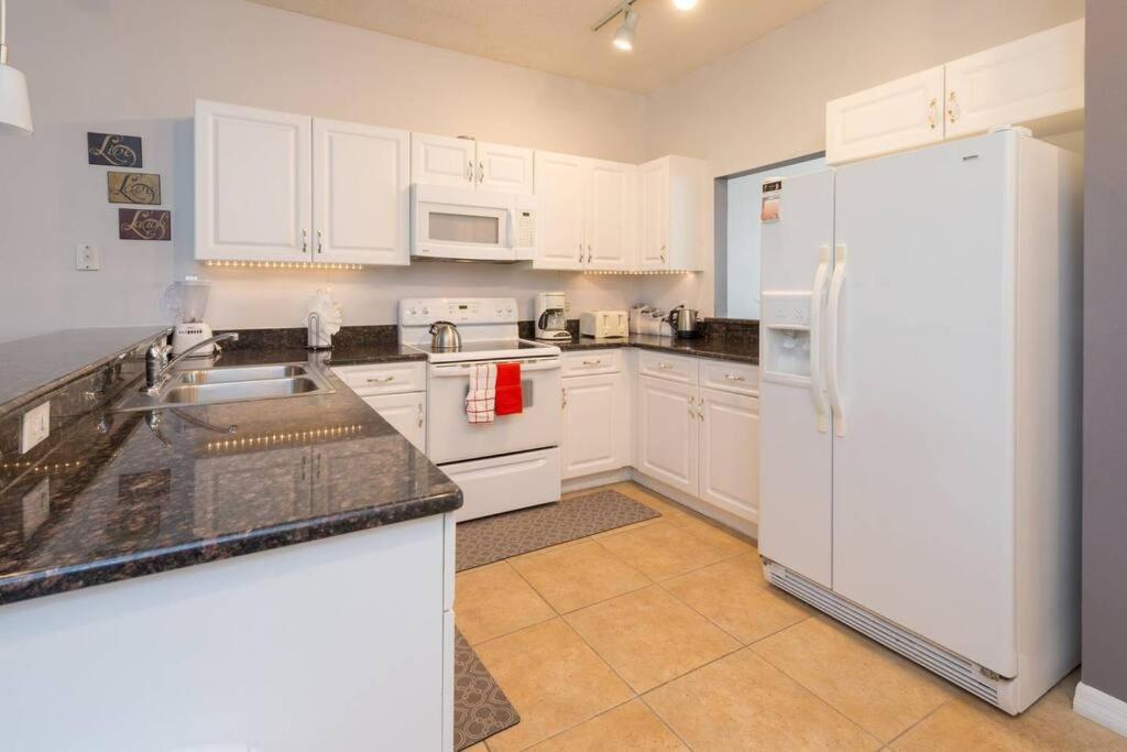 Affordable 3 Miles From And Golf! Apartment *