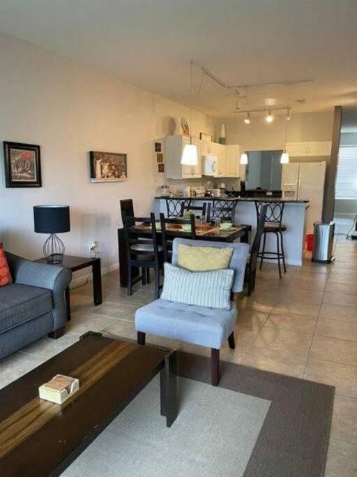 Apartment Affordable 3 Miles From And Golf! Orlando