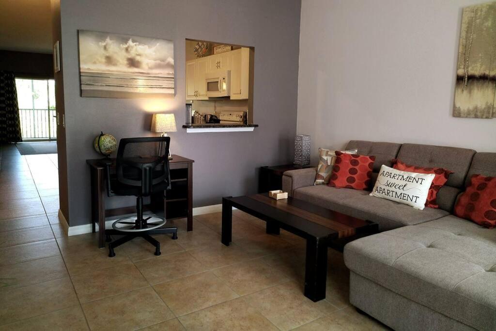 Affordable 3 Miles From And Golf! Apartment Orlando