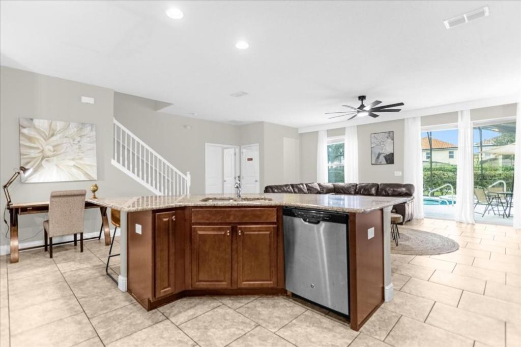 6 Bedrooms - 5,5 Bathrooms - Solterra 4193 Od