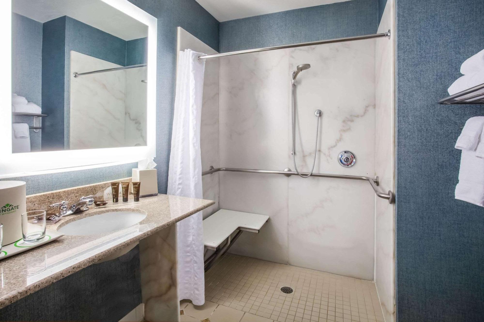 Wingate By Wyndham - International Airport- Free Hot Breakfast Hotel 3*