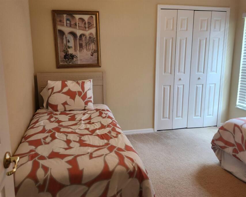 35 - Fabulous 4 Bedroom With South Facing Pool