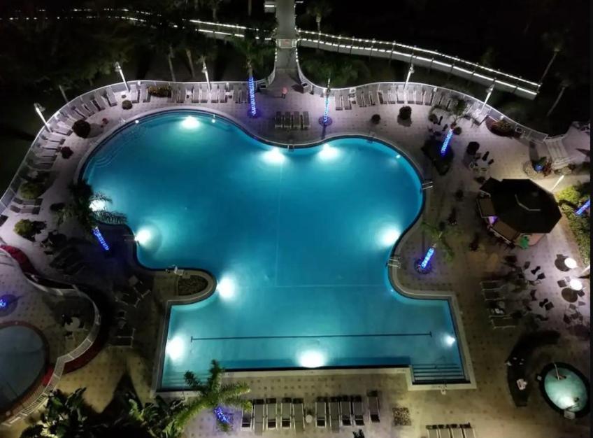 Big Pool, Stunning Lakeview, Sunrise, # 710 Apartment