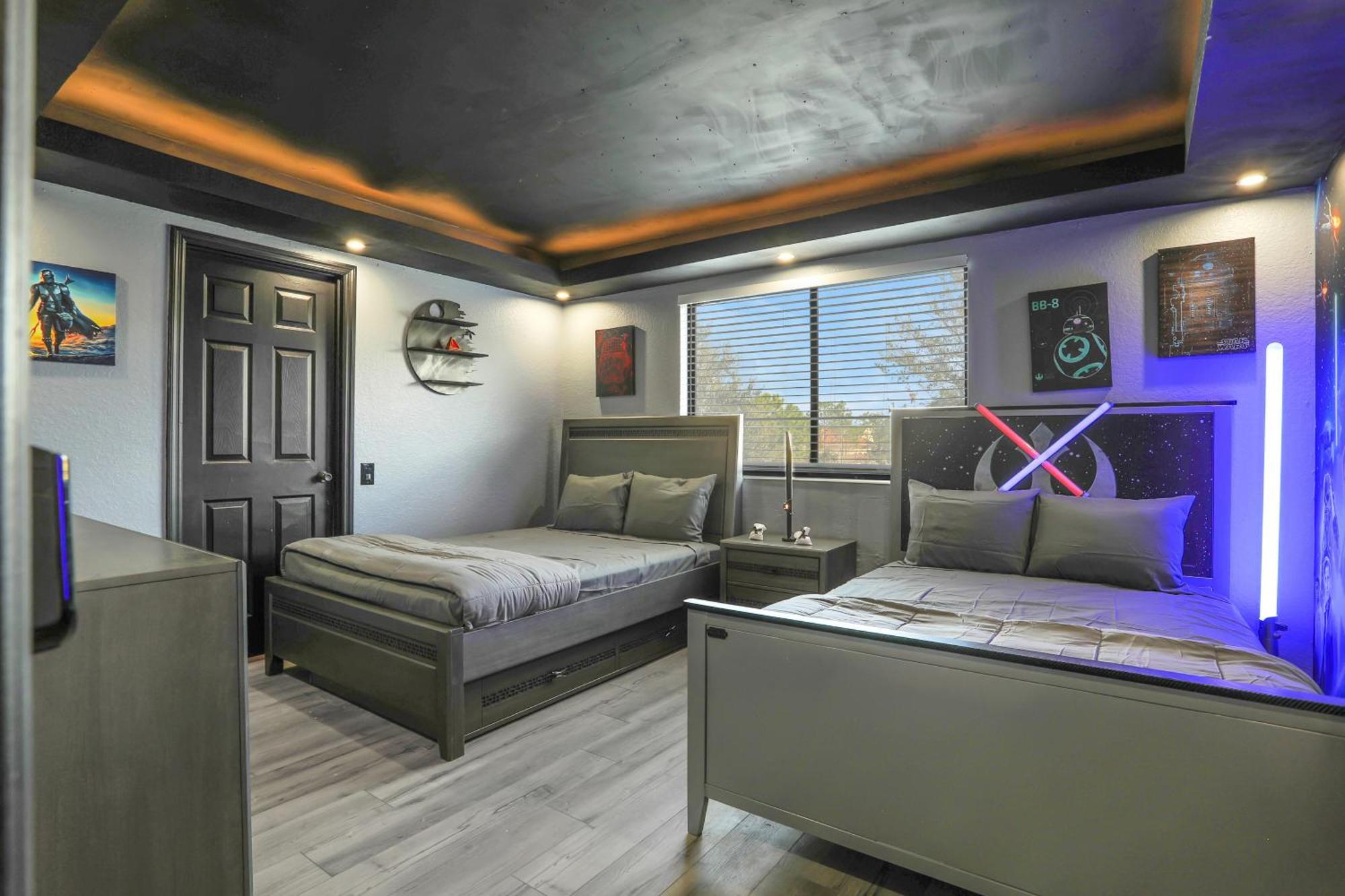 Themed Luxury 6br Getaway With Amenities *