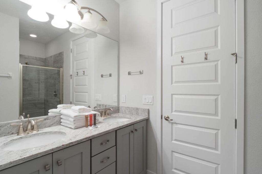 8 Bedroom- 7 Bathroom- Encore 7590ma Orlando
