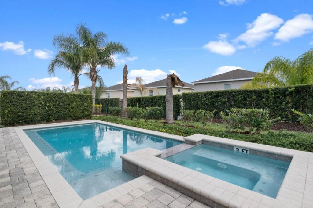 8 Bedroom- 7 Bathroom- Encore 7590ma Holiday home *