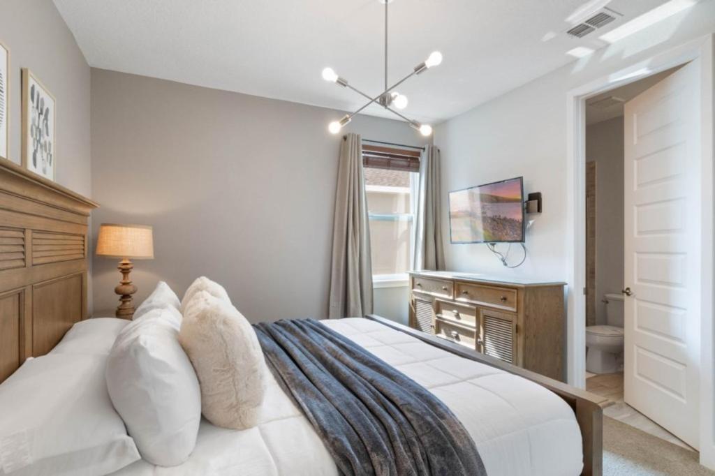 8 Bedroom- 7 Bathroom- Encore 7590ma *