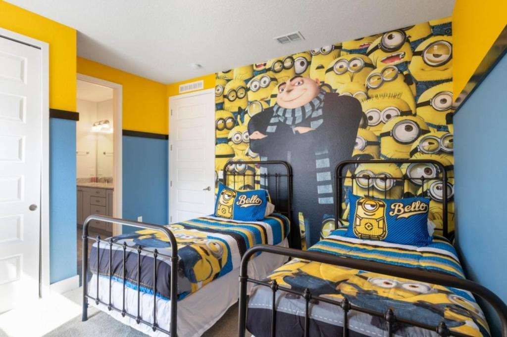 8 Bedroom- 7 Bathroom- Encore 7590ma Holiday home