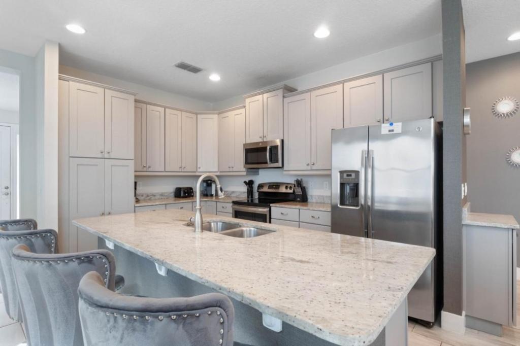 8 Bedroom- 7 Bathroom- Encore 7590ma Holiday home *