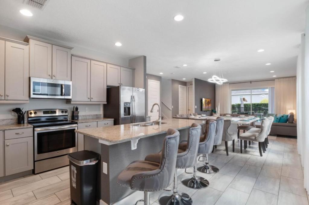 8 Bedroom- 7 Bathroom- Encore 7590ma * Orlando