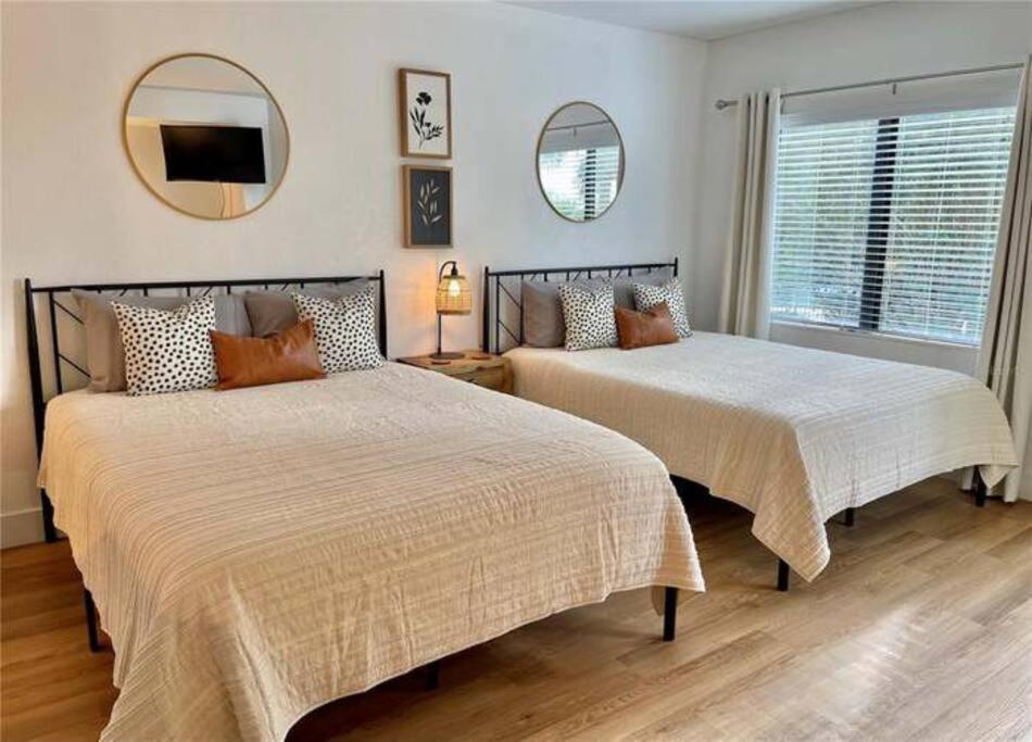 Universal-disney Dream 2 - The Enclave Apartment