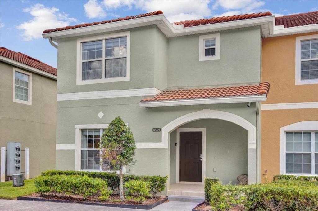 5 Bedrooms - 4 Bathrooms - Paradise Palms 8869 Cp Orlando