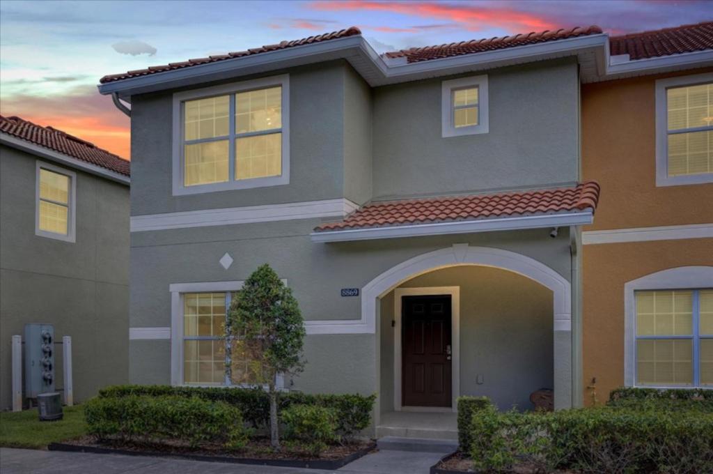 5 Bedrooms - 4 Bathrooms - Paradise Palms 8869 Cp *