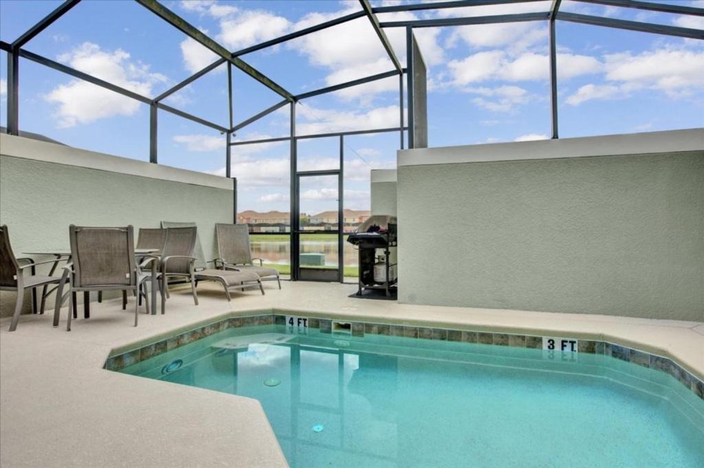 5 Bedrooms - 4 Bathrooms - Paradise Palms 8869 Cp Orlando