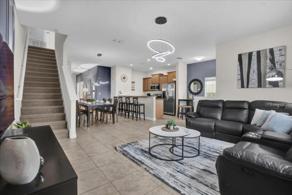 5 Bedrooms - 4 Bathrooms - Paradise Palms 8869 Cp *