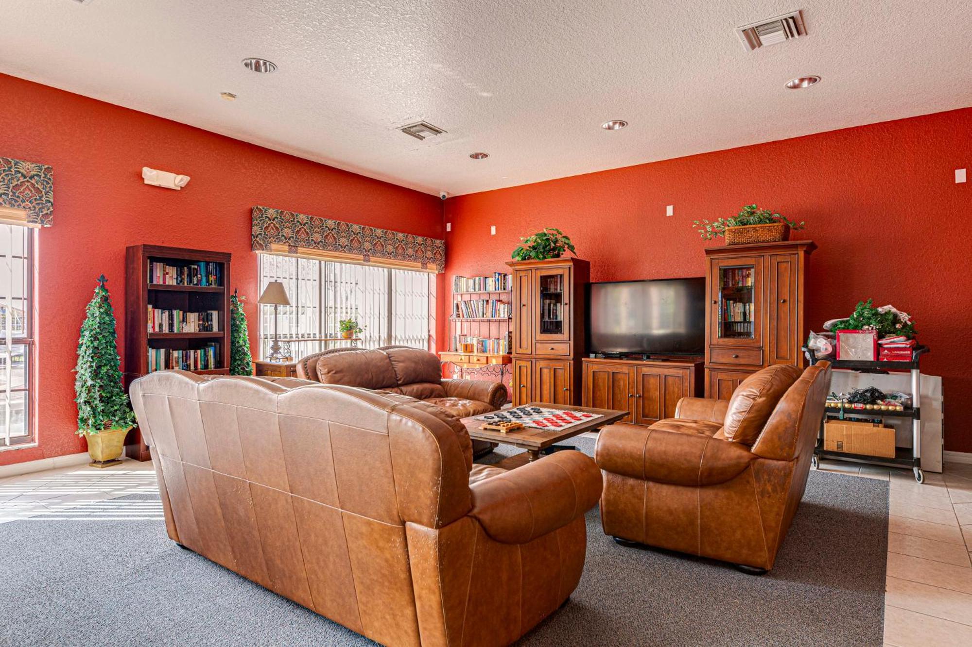 Dream - New 4br/3ba - 6 Miles From Villa *