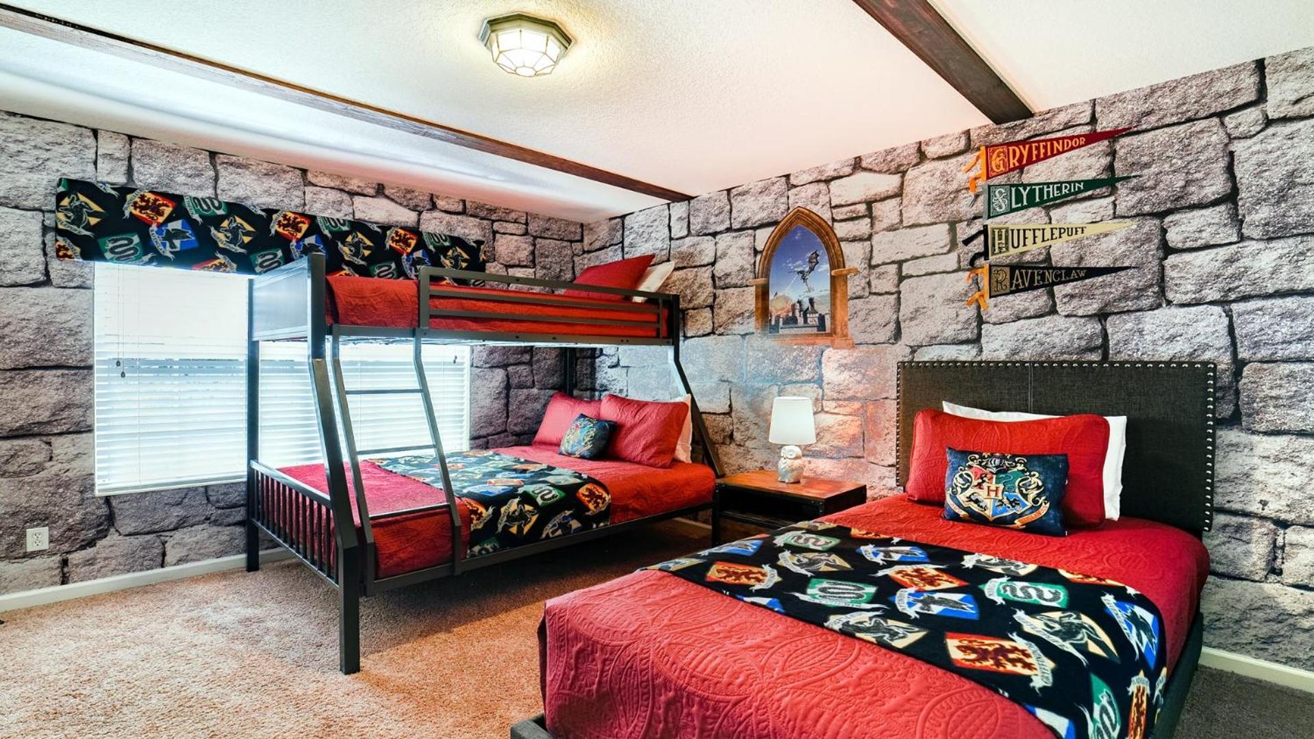 Cozy 5br W/game Pool