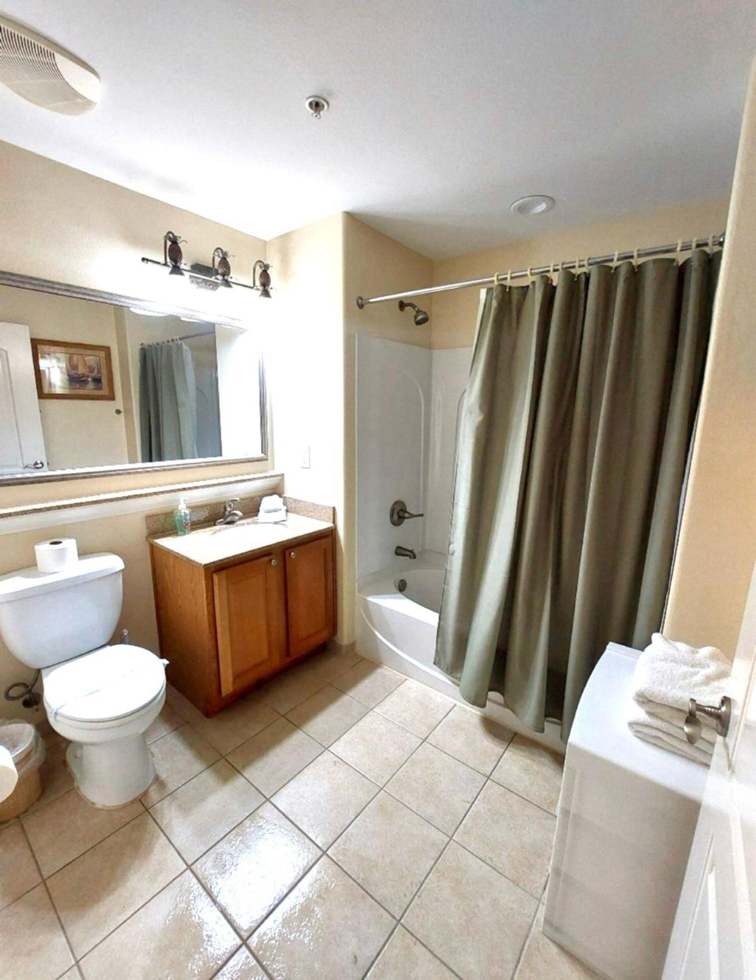 Apartment Blue Heron Retreat: Proximity & Dining Convenience