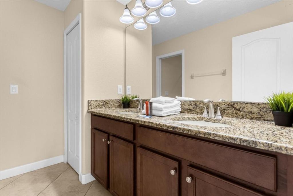 7 Bedrooms - 5 Bathrooms - Champions Gate 1532 Mv Orlando