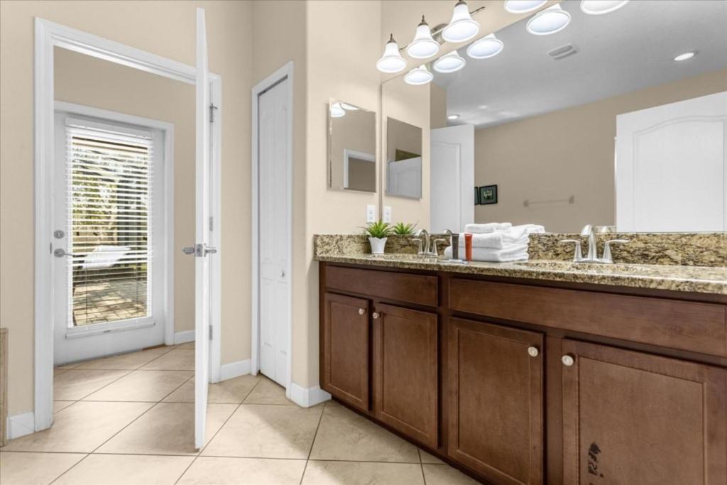 7 Bedrooms - 5 Bathrooms - Champions Gate 1532 Mv *