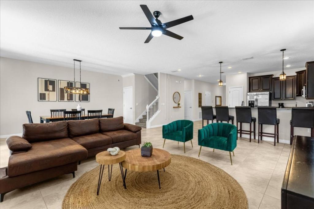 7 Bedrooms - 5 Bathrooms - Champions Gate 1532 Mv