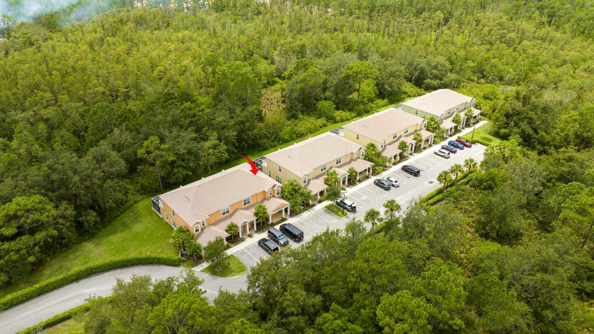 Holiday home 3br Townhouse Near Bbq Grill And Pool *