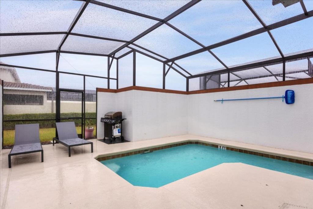 4 Bedrooms - 3 Bathrooms - Storey 3195 Pp Holiday home Orlando