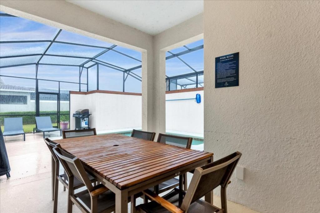 4 Bedrooms - 3 Bathrooms - Storey 3195 Pp Holiday home *