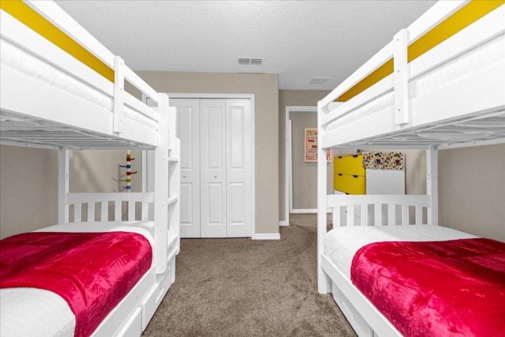4 Bedrooms - 3 Bathrooms - Storey 3195 Pp