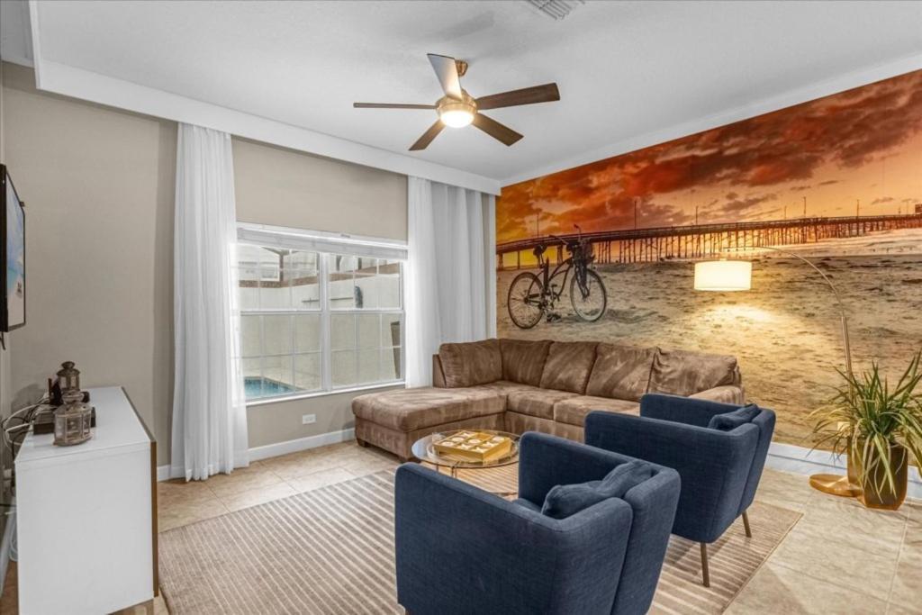 4 Bedrooms - 3 Bathrooms - Storey 3195 Pp