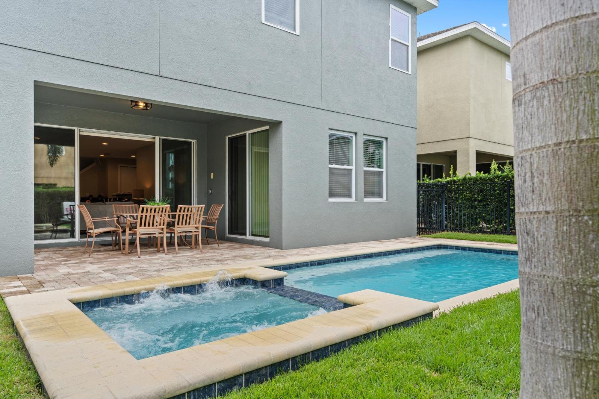 Encore 6 Bedroom Vacation With Pool 2301 Holiday home