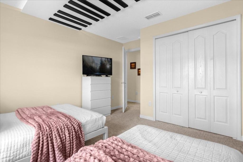 Holiday home 4 Bedrooms - 3 Bathrooms - Paradise Palms 8925 Bp