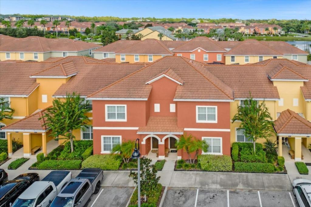 Holiday home 4 Bedrooms - 3 Bathrooms - Paradise Palms 8925 Bp *
