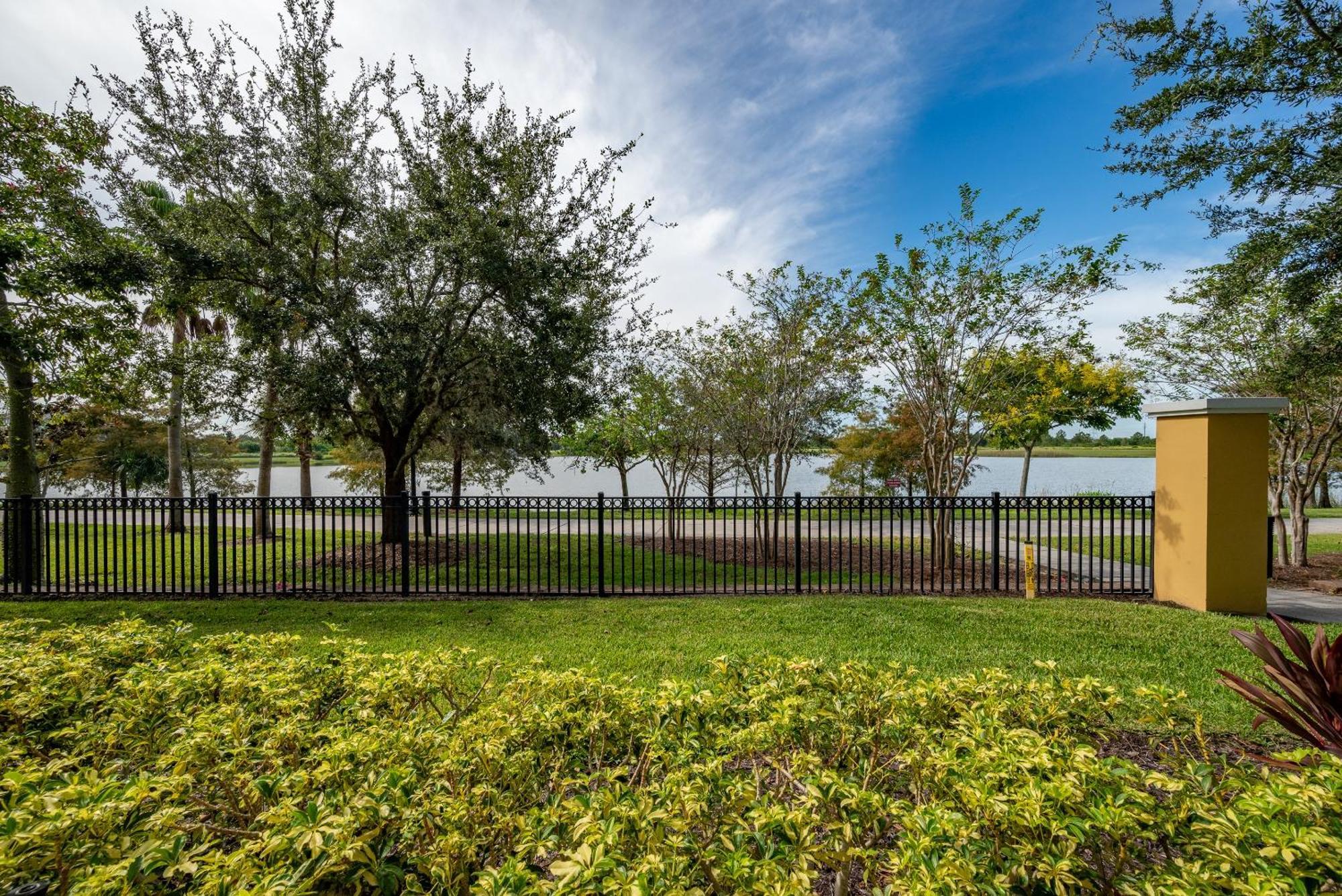 La Vista Lakeview