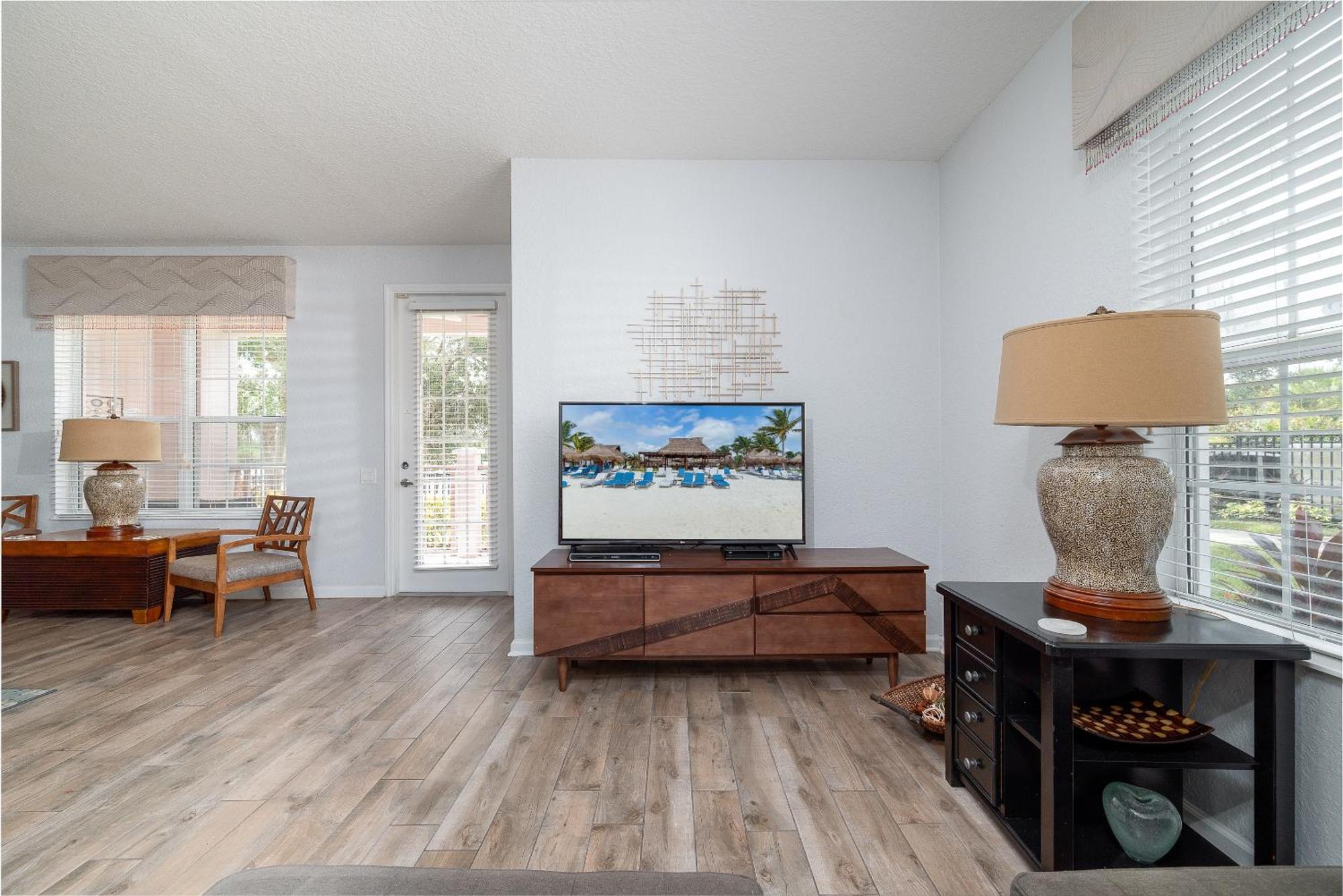 La Vista Lakeview Apartment