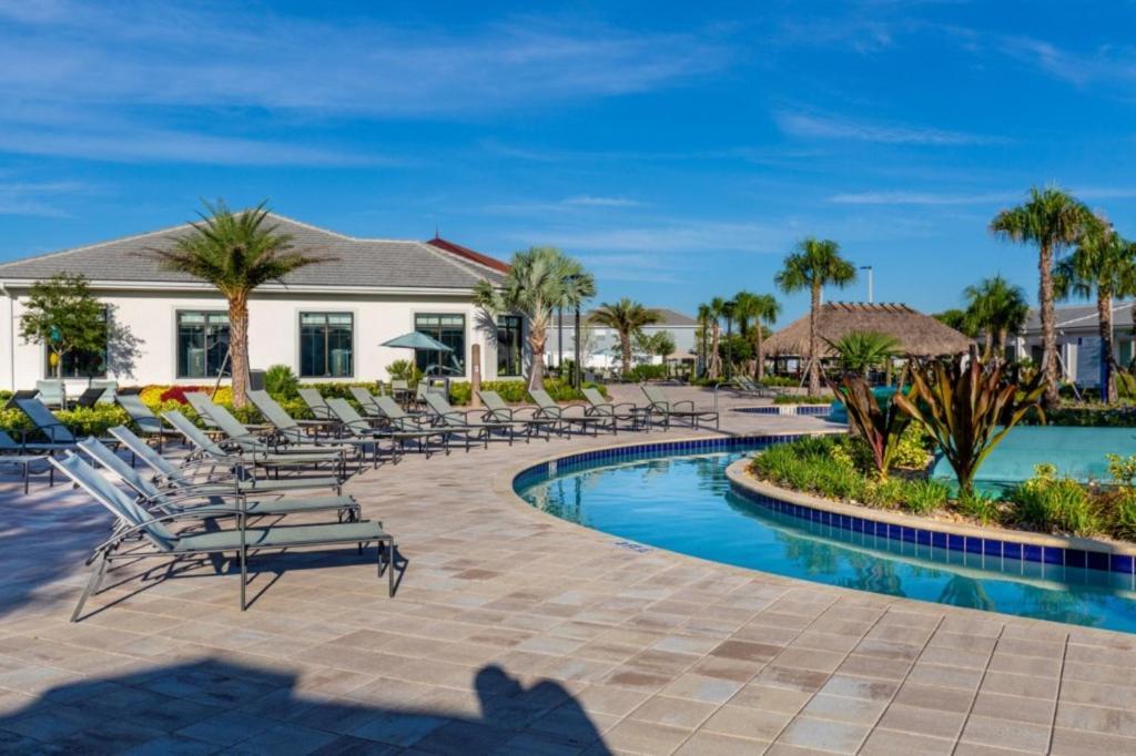 5 Bedrooms - 4 Bathrooms - Storey 4814 Rc Holiday home *