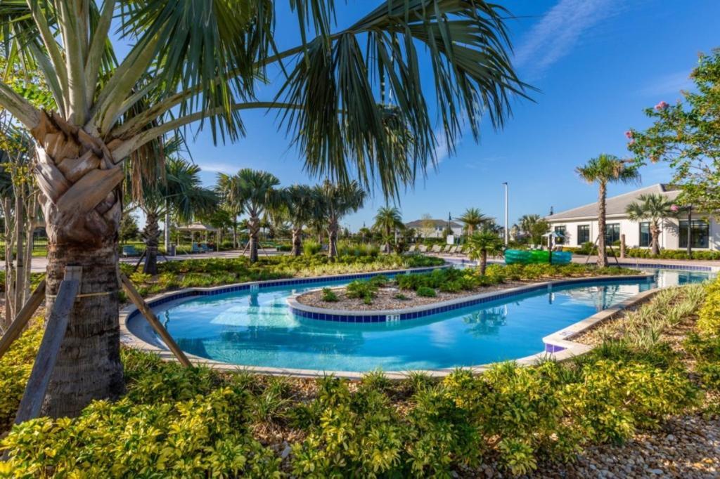 5 Bedrooms - 4 Bathrooms - Storey 4814 Rc Orlando