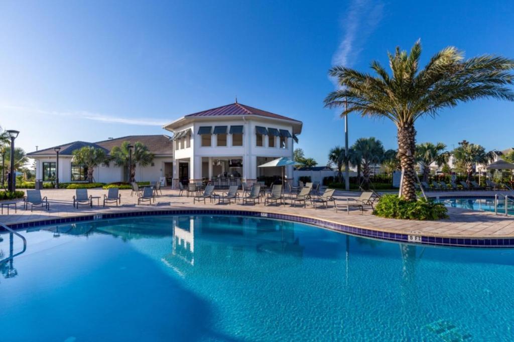5 Bedrooms - 4 Bathrooms - Storey 4814 Rc * Orlando