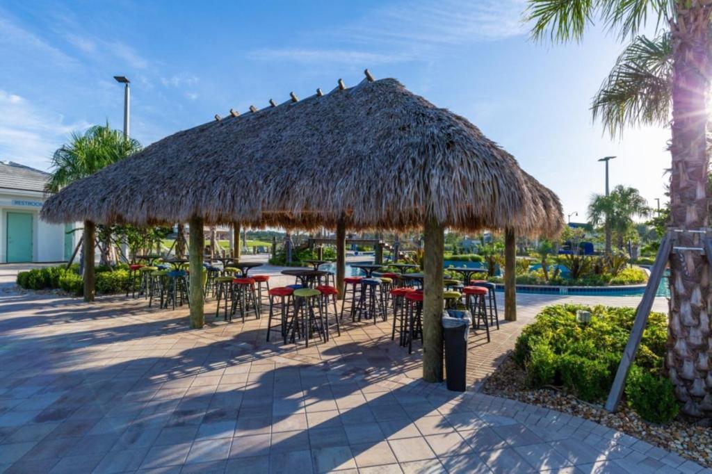 5 Bedrooms - 4 Bathrooms - Storey 4814 Rc Holiday home Orlando