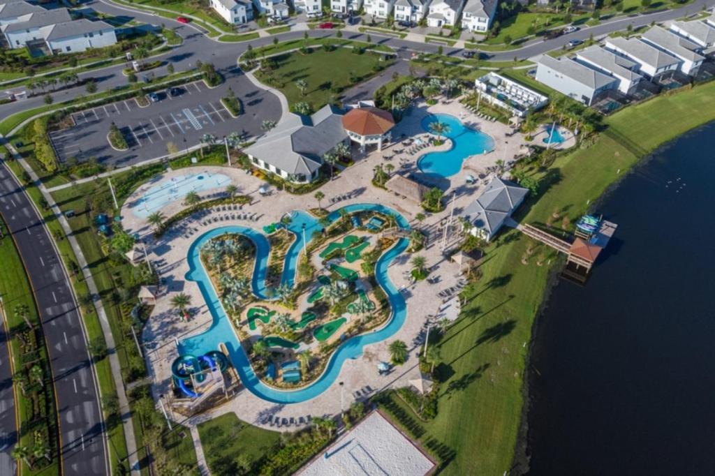 5 Bedrooms - 4 Bathrooms - Storey 4814 Rc Orlando