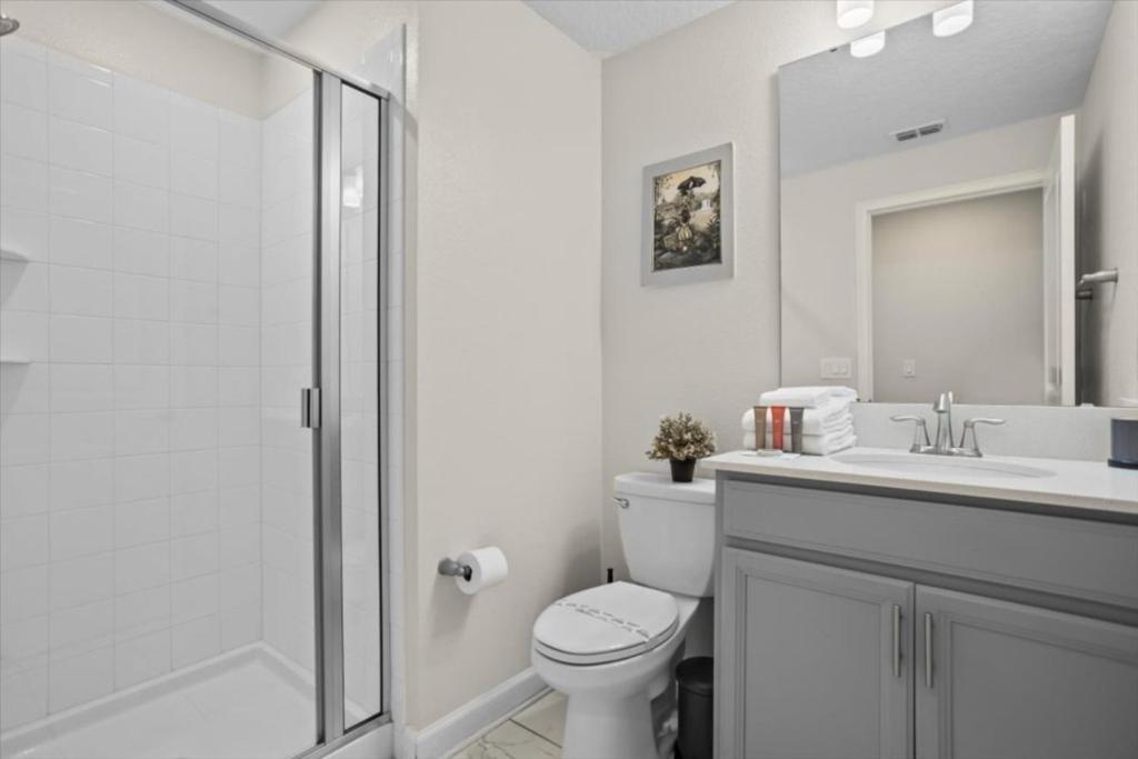 5 Bedrooms - 4 Bathrooms - Storey 4814 Rc