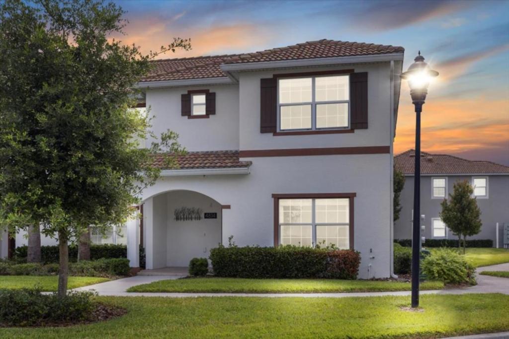 5 Bedrooms - 4 Bathrooms - Storey 4814 Rc * Orlando