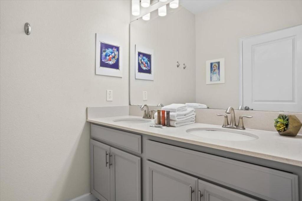 5 Bedrooms - 4 Bathrooms - Storey 4814 Rc Holiday home Orlando