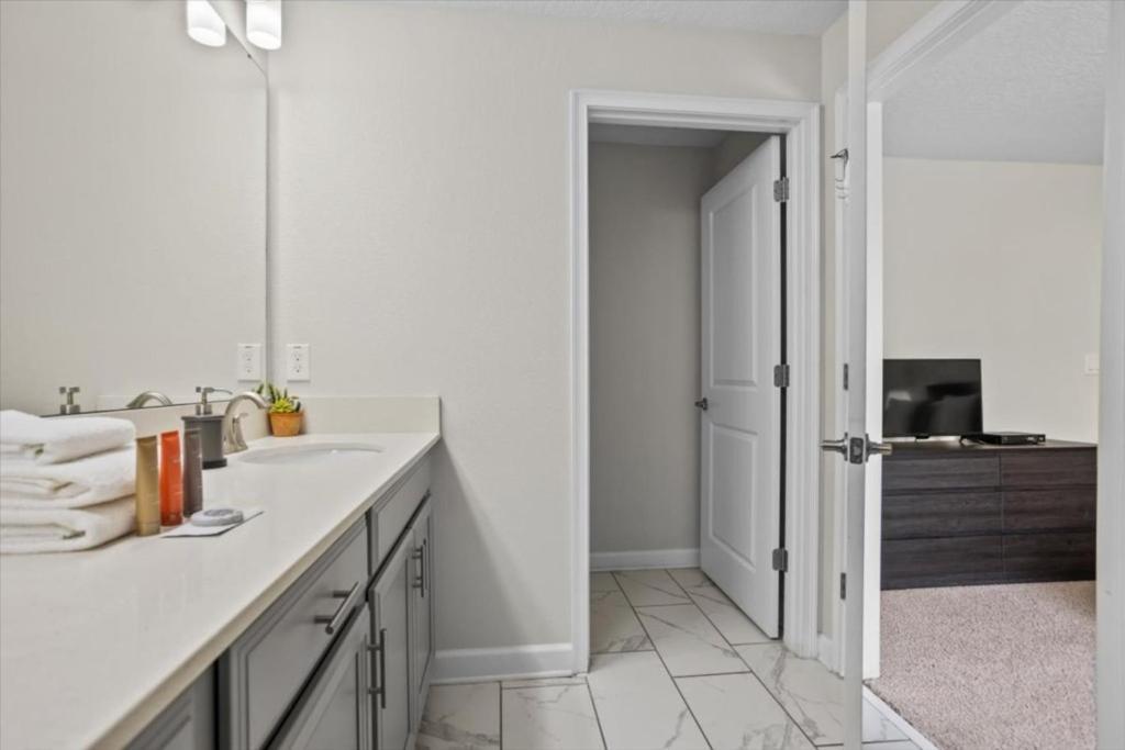 5 Bedrooms - 4 Bathrooms - Storey 4814 Rc Holiday home