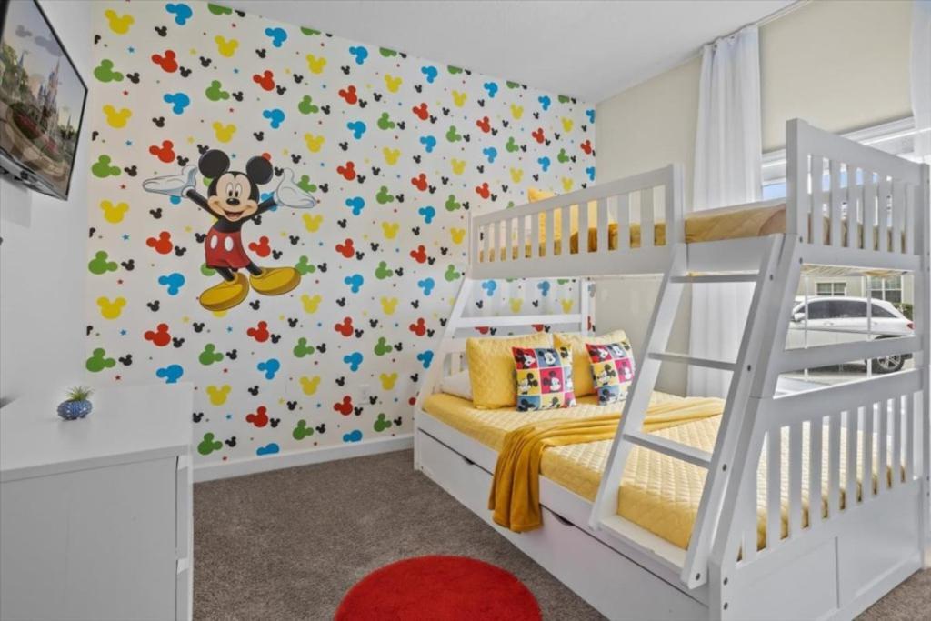 5 Bedrooms - 4 Bathrooms - Storey 4814 Rc *