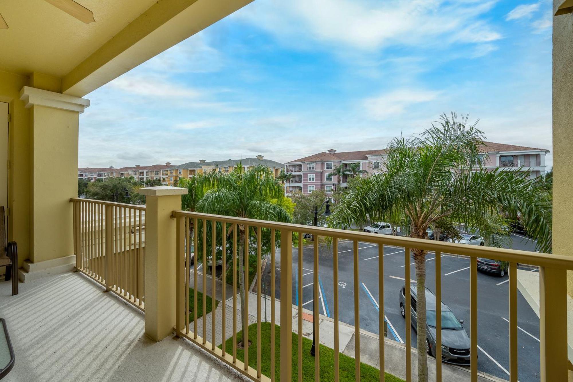 New! Stunning Vista Cay Luxury Near Theme Parks, And Walk To The Convention Center Apartment Orlando