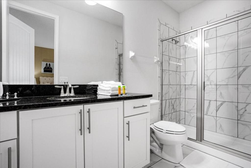 5 Bedrooms- 5 Bathrooms- Encore 7712 Fd