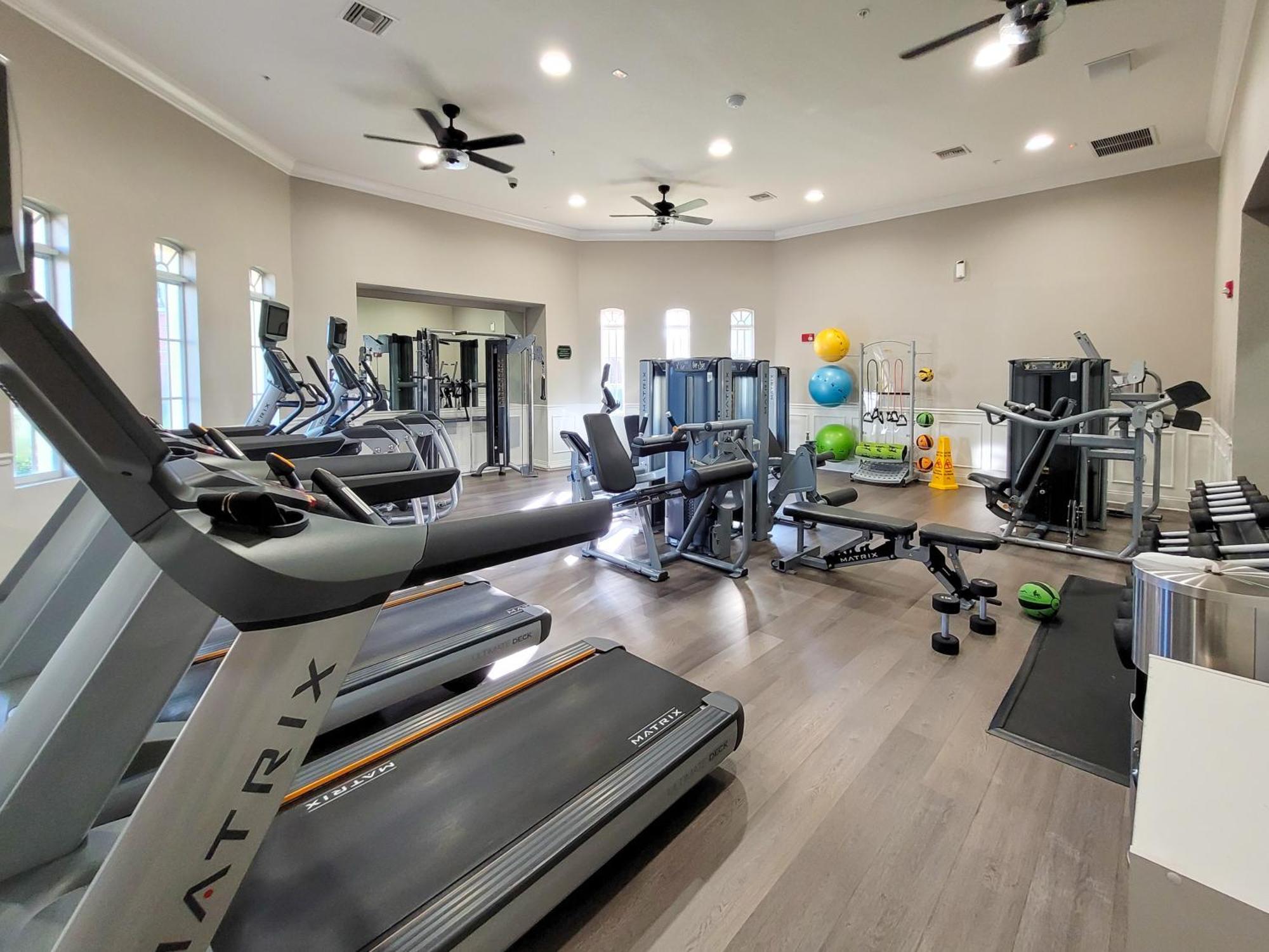 3br 2bath Balcony 5min Conv Center 1388ft