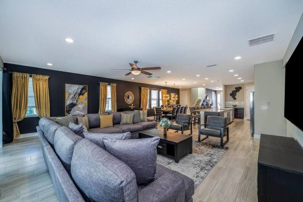 8br Mansion: Packed With Fun And Comfort For